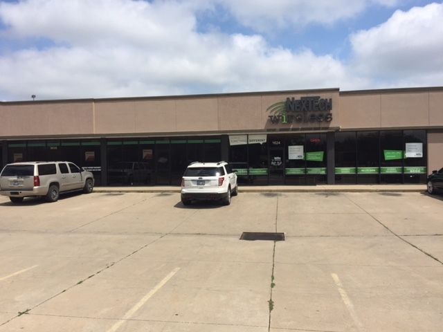 Retail Space-1600-1624 E. 11th Street: 1600-1624 E. 11th Street, Hutchinson, KS 67501